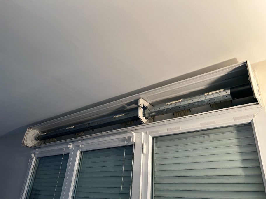 Motorisation sur coffre volet roulant manuel