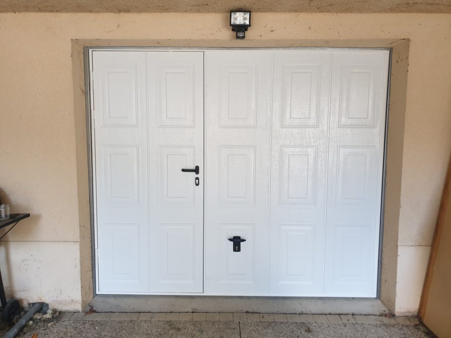 Porte de garage basculante avec portillon