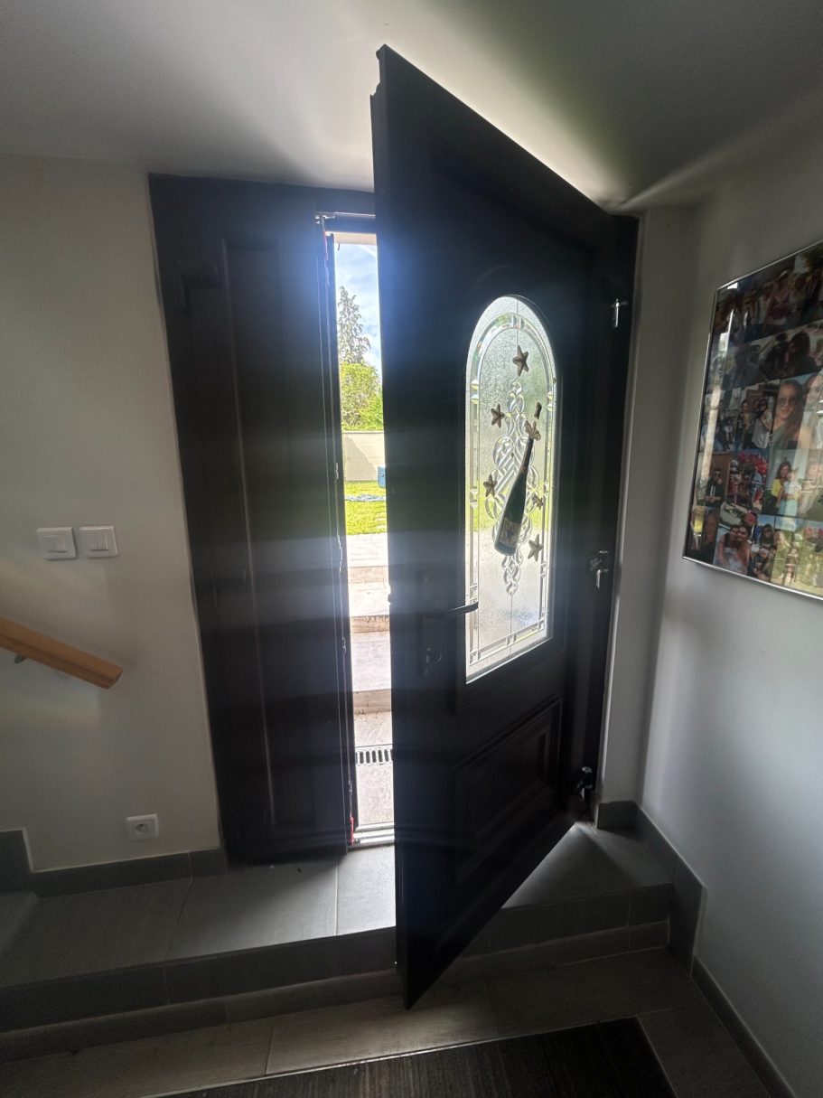 Porte avec semi-fixe PVC blanc avant / après