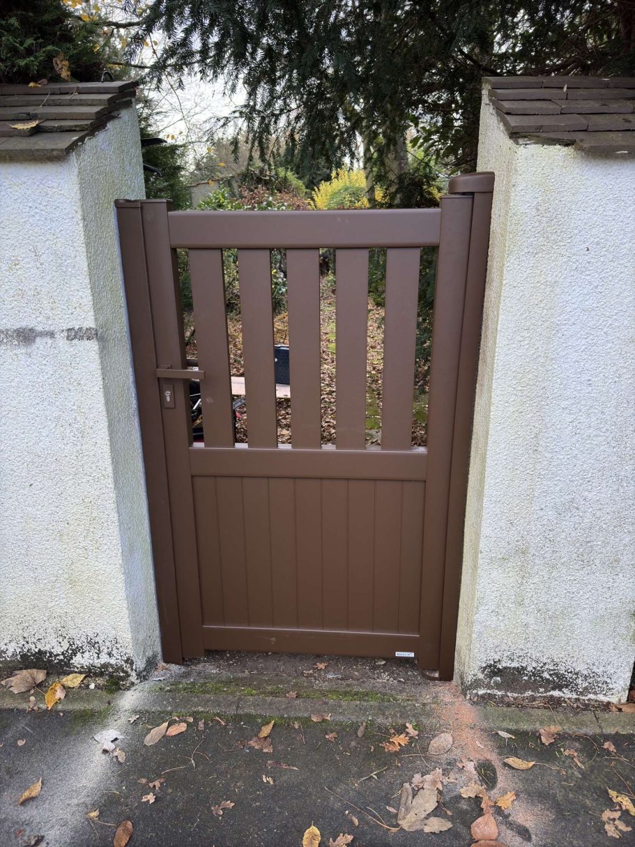 Effraction sur portillon bois avant / après