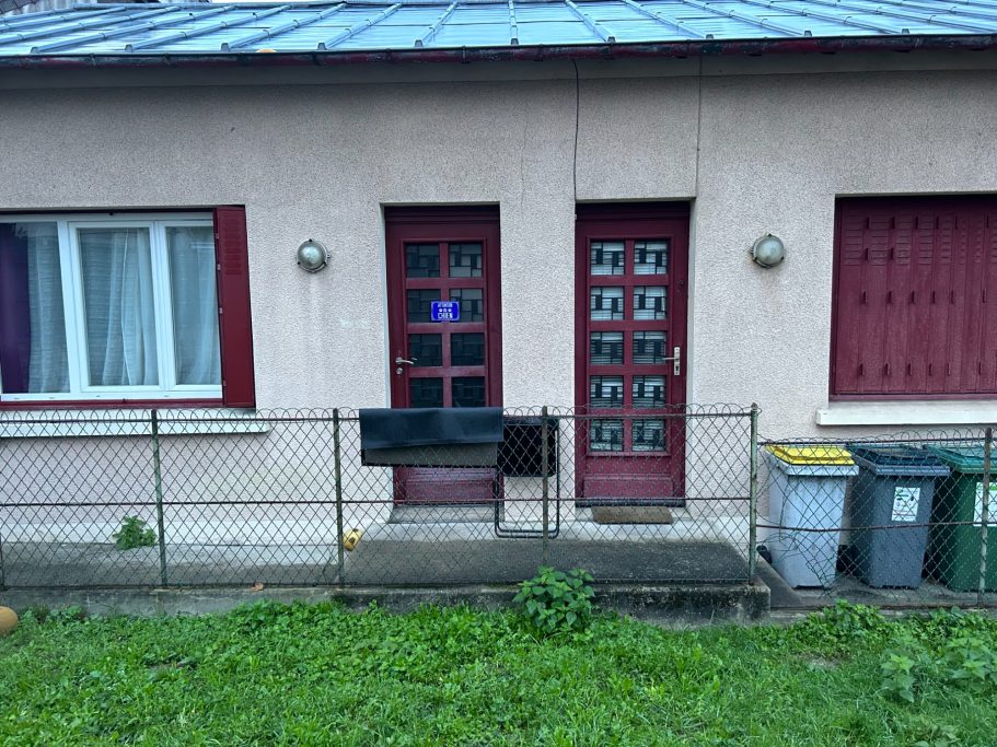 Deux portes PVC vue extérieure avant après