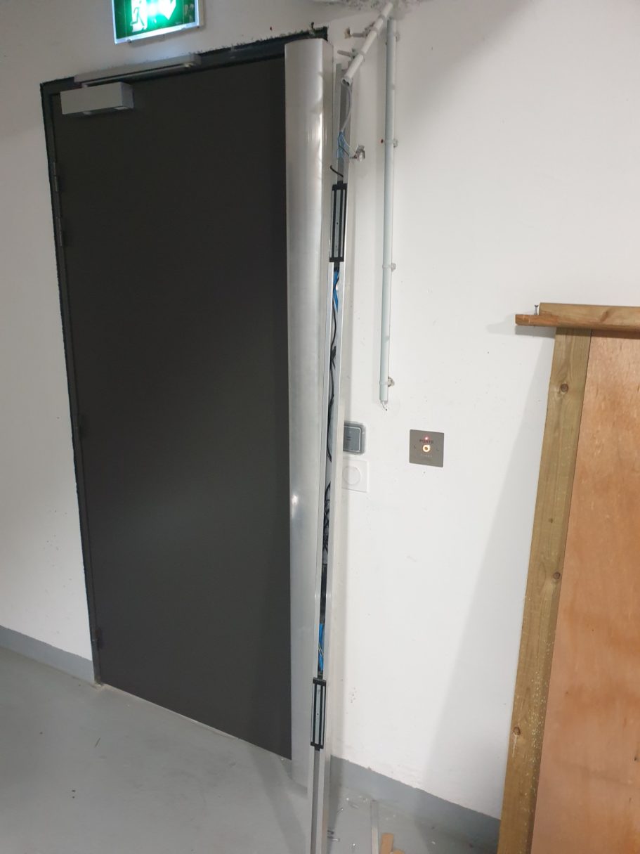 Vandalisme sur ventouse électromagnétique avant / après