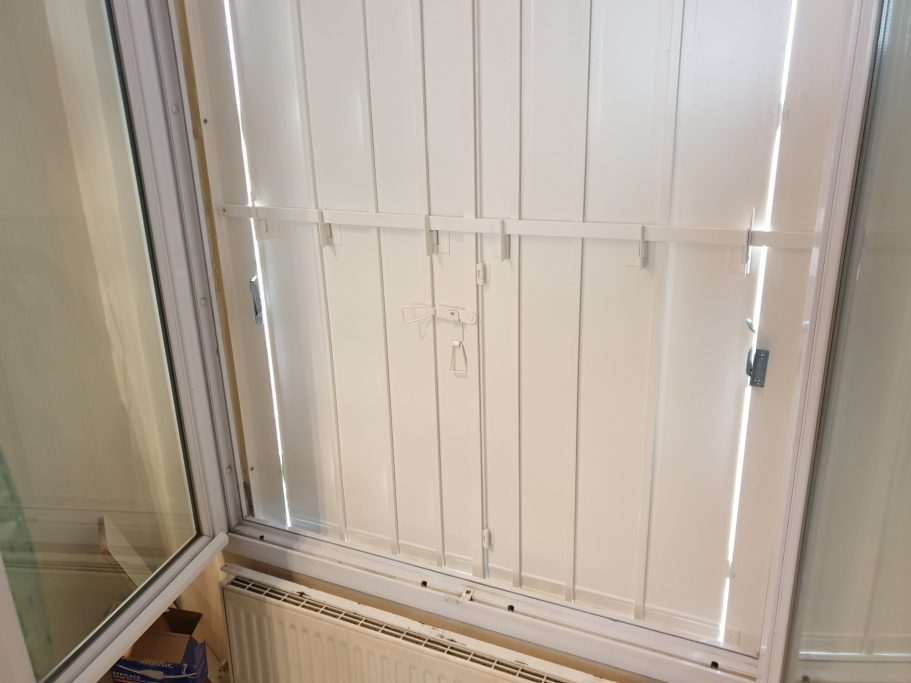 Persiennes métalliques vue intérieure